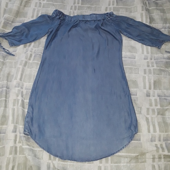 COPY - Cute off the shoulder denim dress - Picture 2 of 3